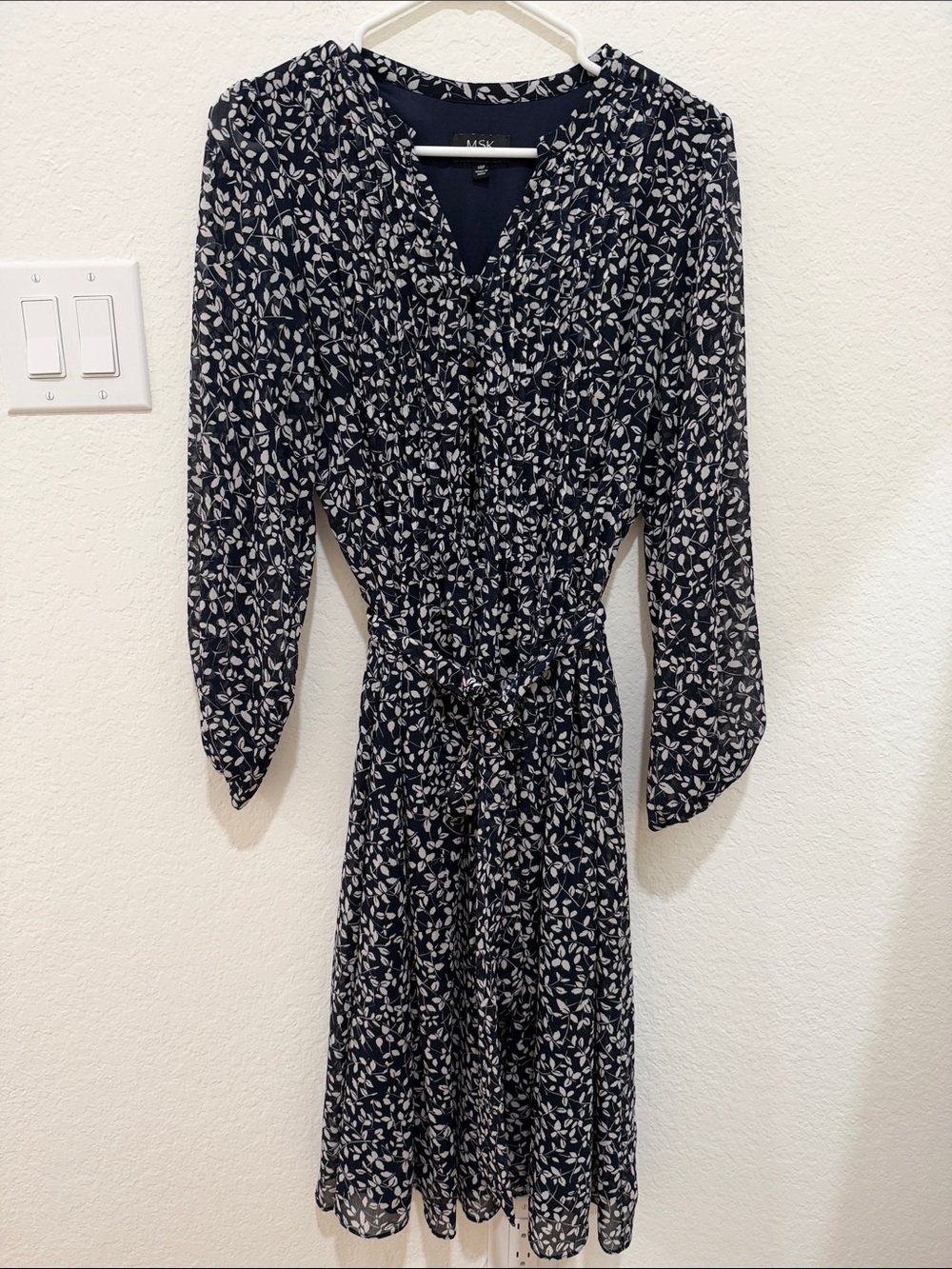 MSK Navy and White Leaf-Print Tie-Waist Midi Dress